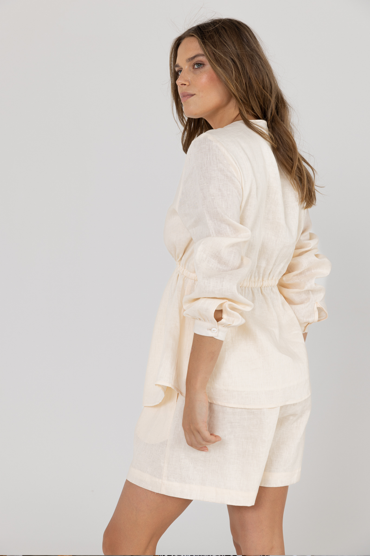LIA SHORT - BUTTER