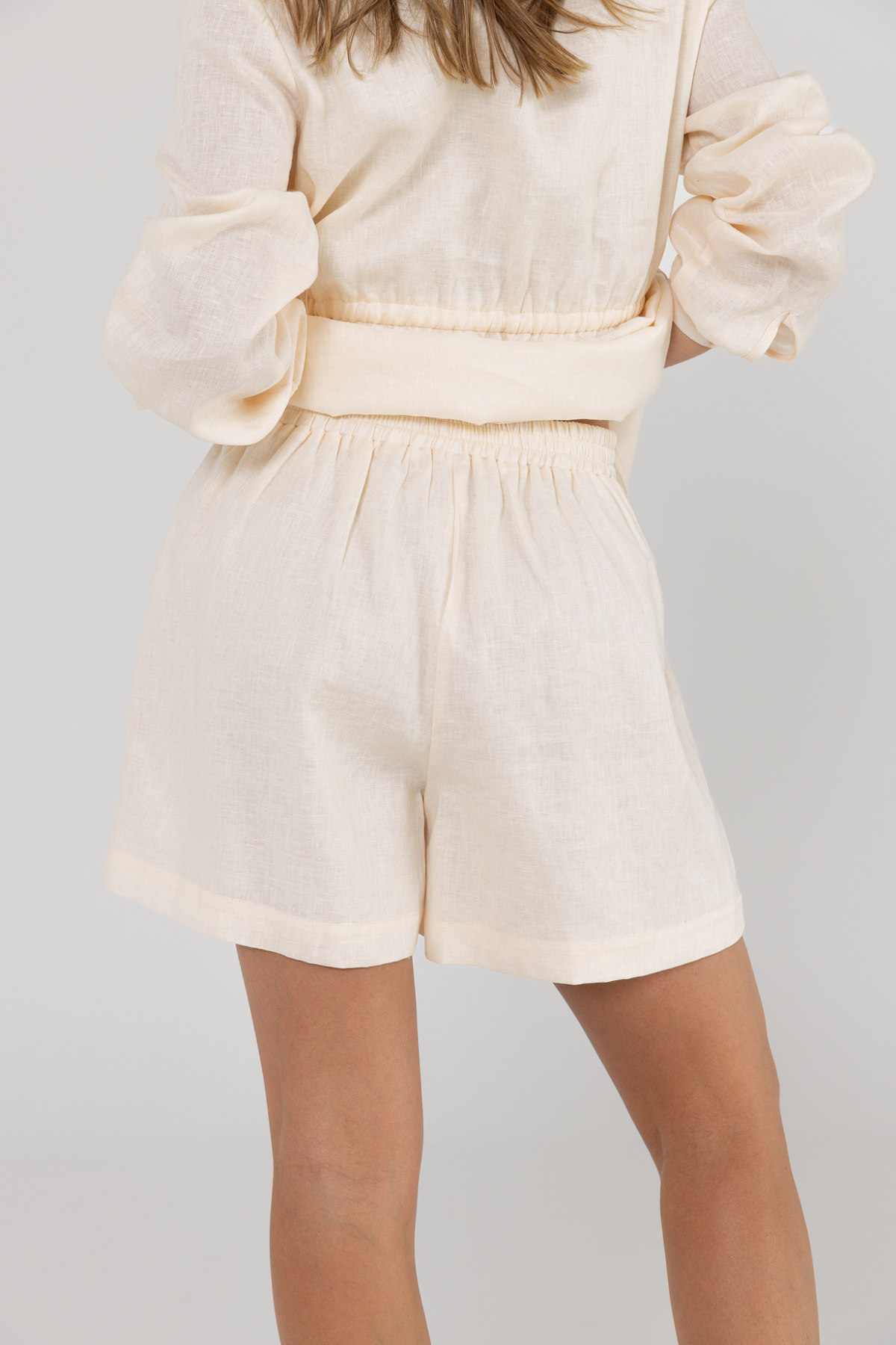 LIA SHORT - BUTTER