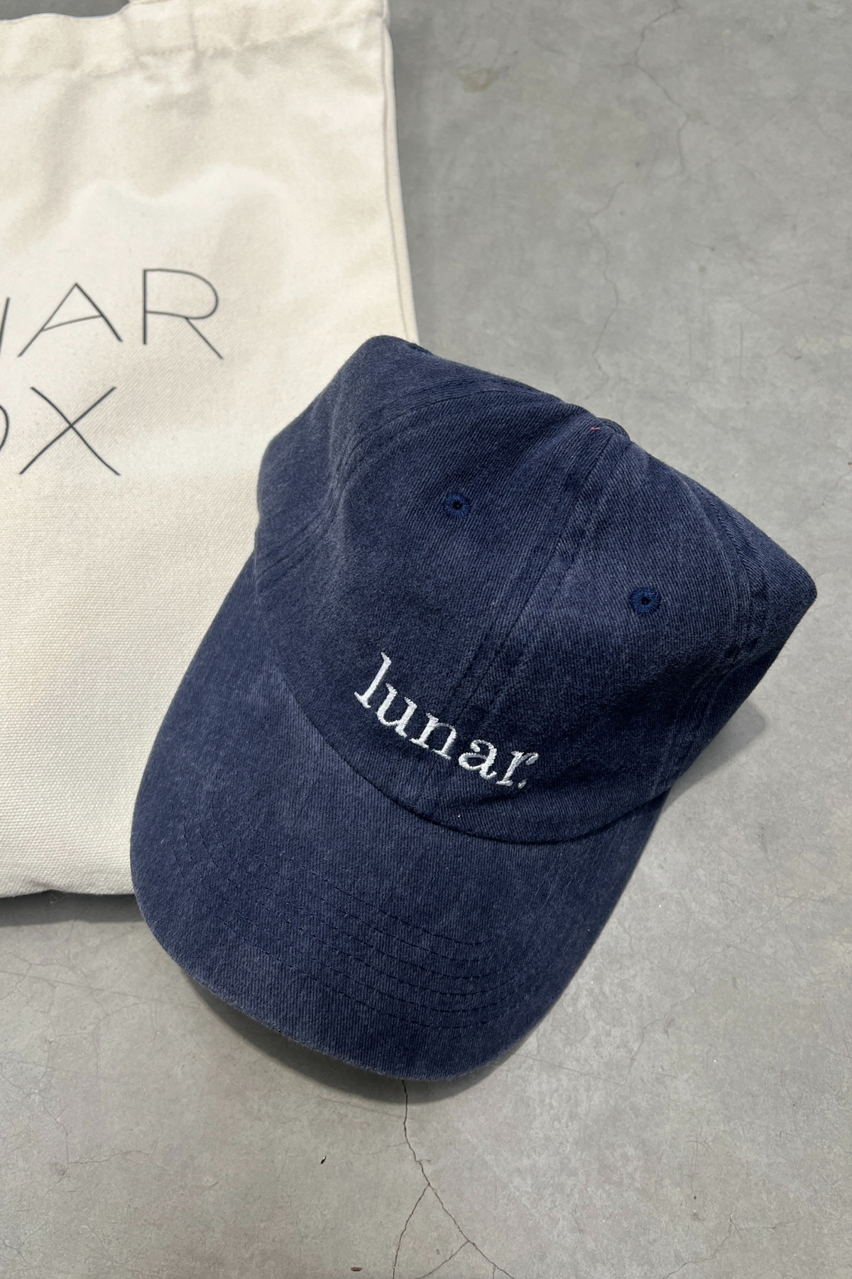 LUNAR EMBROIDERED CAP - WASHED DENIM