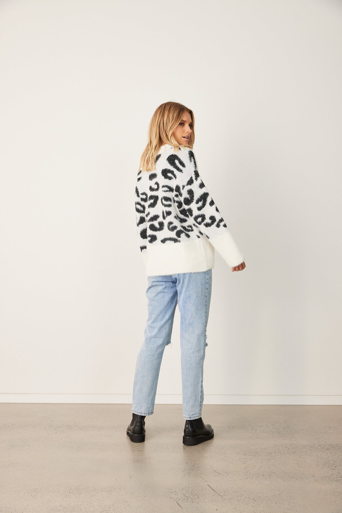 REGINA KNIT JUMPER - SNOW LEOPARD