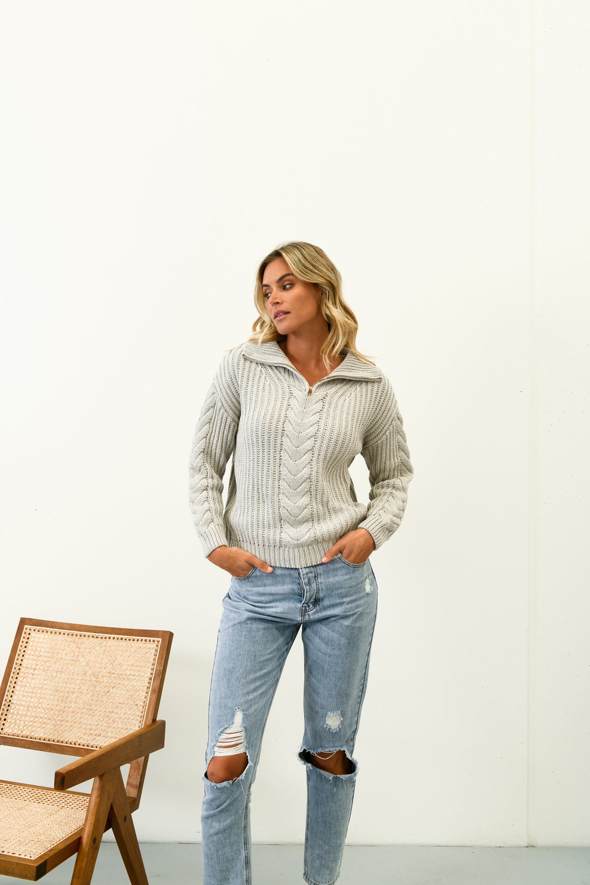 HENLEY CABLE KNIT- GREY